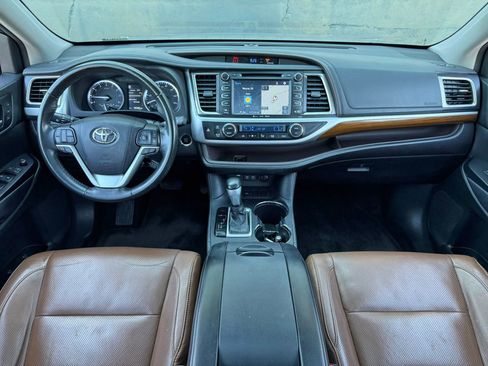 Used 2018 Toyota Highlander Limited image 16