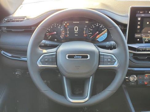 Used 2026 Jeep Compass Latitude image 19
