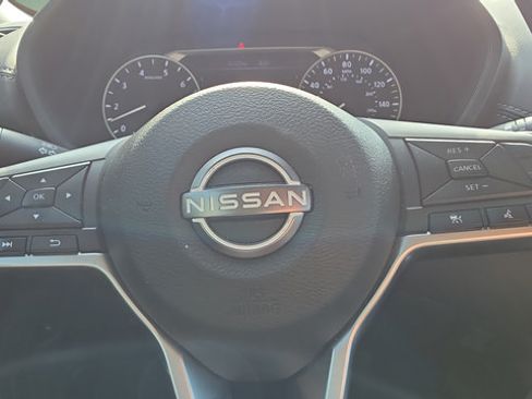 Used 2024 Nissan Sentra SV FWD image 14