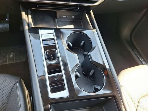 Used 2024 Volkswagen Atlas SE image 14