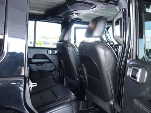 Used 2019 Jeep Wrangler Unlimited Sahara AWD/4WD image 35