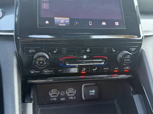 Used 2023 Jeep Grand Cherokee Laredo w/ Luxury Tech Group I AWD/4WD image 28