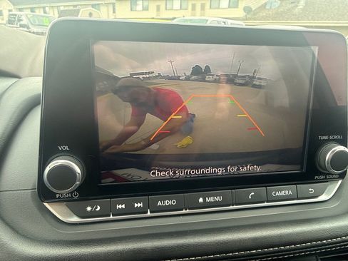 Used 2023 Nissan Rogue SV AWD/4WD image 24