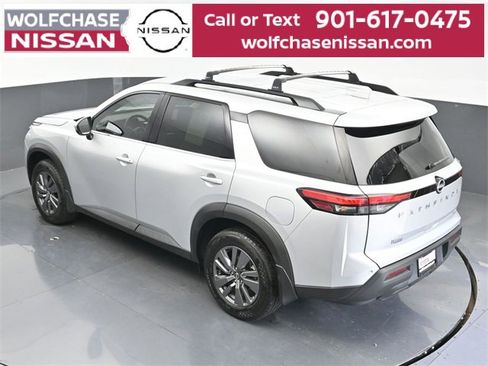 Used 2024 Nissan Pathfinder SV image 32