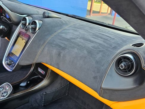 Used 2019 McLaren 570S Spider image 37