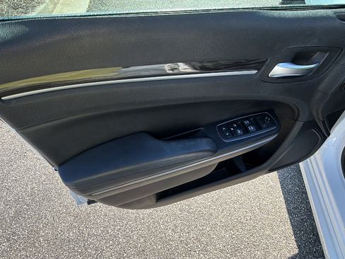 Used 2018 Chrysler 300 Touring w/ Sport Appearance Package RWD image 14