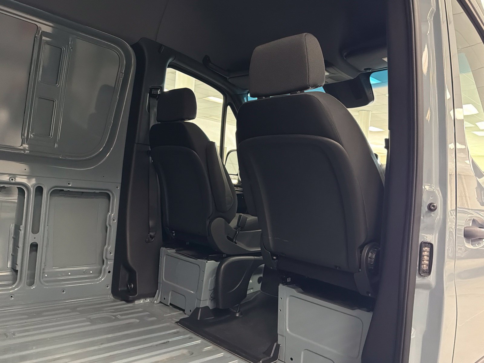 Used 2024 Mercedes-Benz Sprinter 2500 image 12