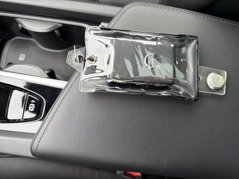 Certified 2025 Volvo XC60 B5 Plus image 22