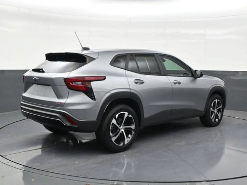 Used 2025 Chevrolet Trax RS FWD image 5