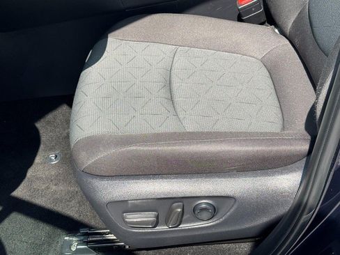 Used 2025 Toyota RAV4 XLE AWD/4WD image 17