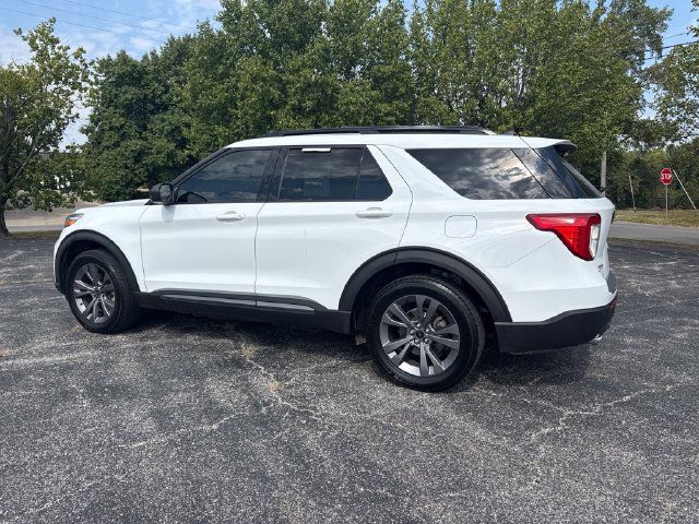 Used 2021 Ford Explorer XLT w/ Equipment Group 202A AWD/4WD image 4