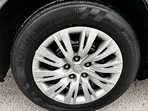 Used 2012 Toyota Camry LE image 24