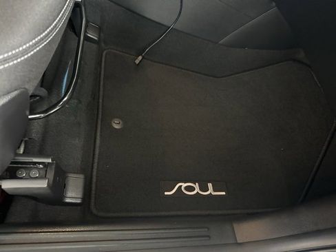 Used 2017 Kia Soul + w/ Designer's Package image 13