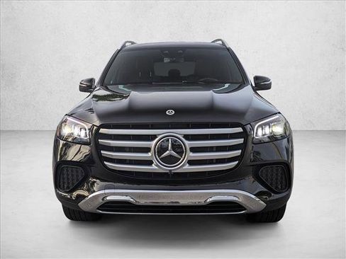Used 2025 Mercedes-Benz GLS 450 4MATIC image 2