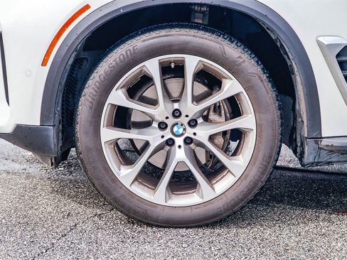 Used 2024 BMW X5 xDrive40i w/ Premium Package image 9