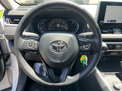 Used 2025 Toyota RAV4 LE AWD/4WD image 12