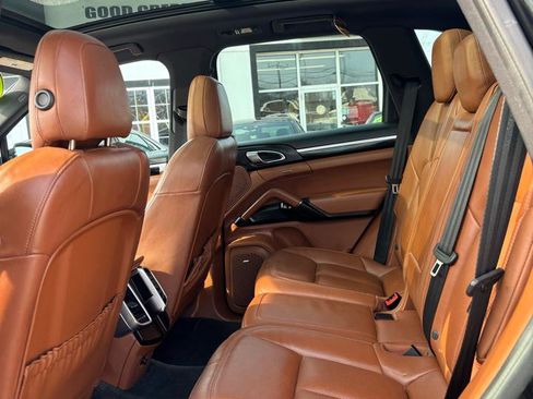 Used 2017 Porsche Cayenne Platinum Edition image 12