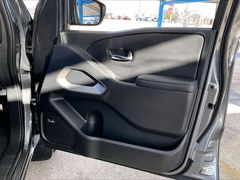 Used 2025 Nissan Frontier SV w/ SV Convenience Package image 22