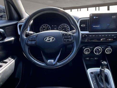 Used 2022 Hyundai Venue Limited FWD image 6