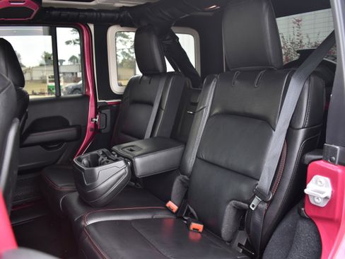 Used 2022 Jeep Wrangler Unlimited Rubicon w/ Cold Weather Group image 28