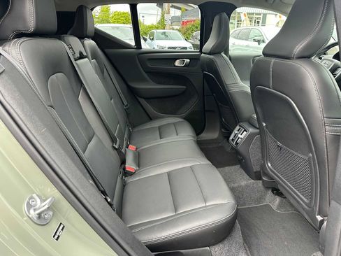 Certified 2025 Volvo XC40 B5 Plus AWD/4WD image 13