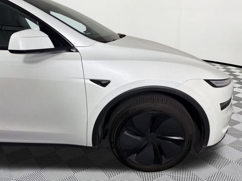 Used 2026 Tesla Model Y 2WD image 12