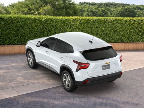 New 2026 Chevrolet Trax LS w/ LS Convenience Package FWD image 2