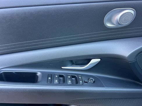 Certified 2025 Hyundai Elantra SE image 13