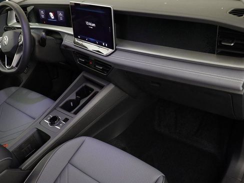 New 2026 Volkswagen Tiguan SE image 19