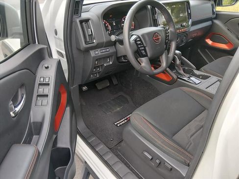Certified 2025 Nissan Frontier PRO-4X w/ Pro Convenience Package AWD/4WD image 9