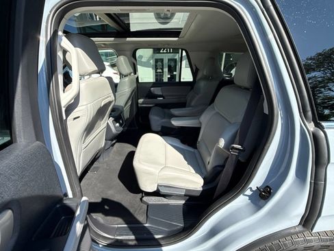 Used 2025 Ford Expedition Active AWD/4WD image 25