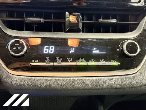 Used 2021 Toyota Corolla LE FWD image 16