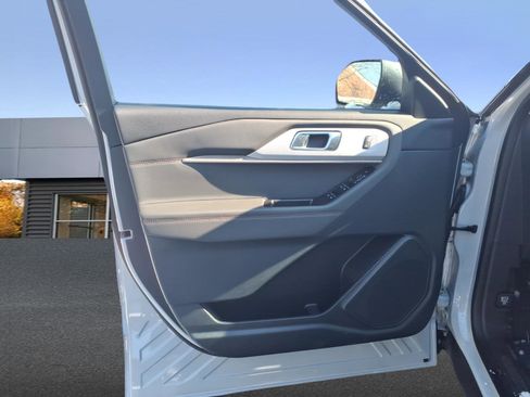 New 2026 Ford Explorer Active w/ Active Comfort Package AWD/4WD image 9