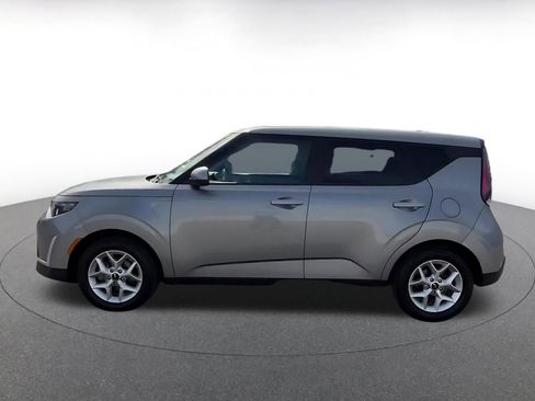 Used 2025 Kia Soul LX w/ LX Technology Package image 9