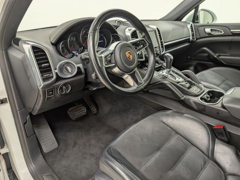 Used 2018 Porsche Cayenne AWD image 4
