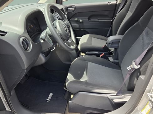 Used 2016 Jeep Compass Sport FWD image 9
