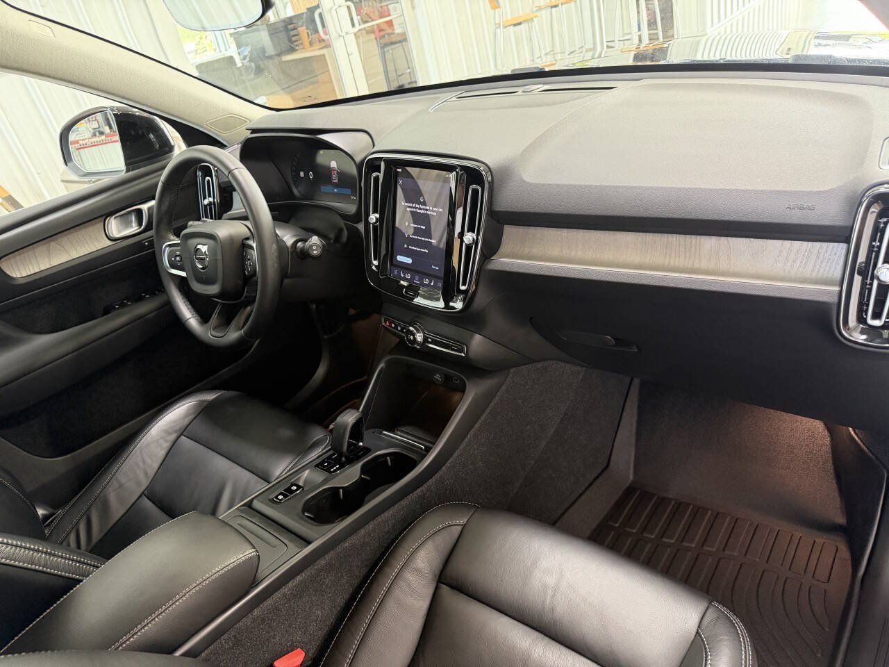 Used 2023 Volvo XC40 B4 Core FWD image 27