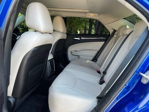 Used 2018 Chrysler 300 Limited AWD/4WD image 16