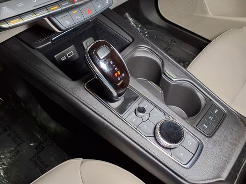 Certified 2023 Cadillac XT4 Luxury w/ Cold Weather Package image 6