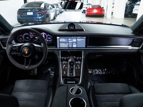 Used 2021 Porsche Panamera GTS image 9