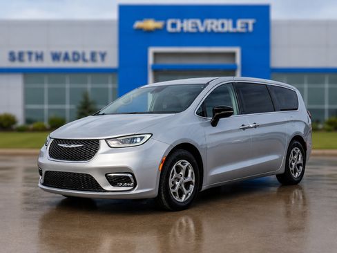 Used 2024 Chrysler Pacifica Limited FWD image 43