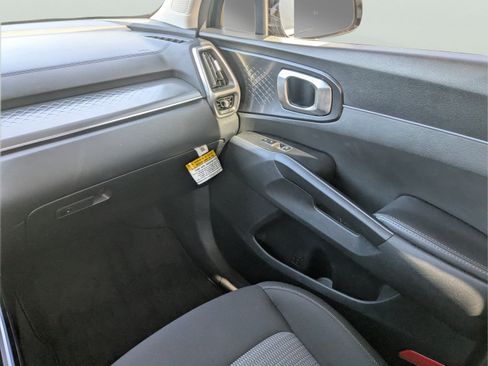 Used 2023 Kia Sorento LX FWD image 14