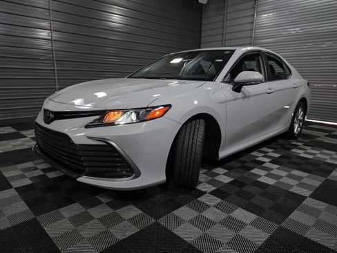 Used 2022 Toyota Camry LE image 38