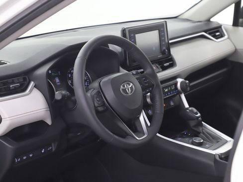Used 2022 Toyota RAV4 XLE Premium image 24