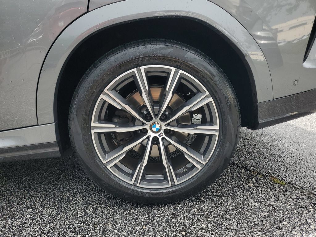 Used 2024 BMW X6 xDrive40i w/ Premium Package AWD/4WD image 12