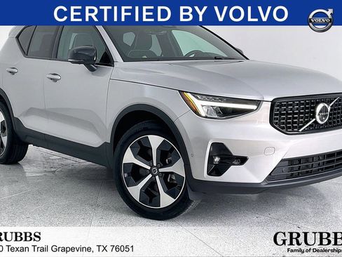Certified 2025 Volvo XC40 B5 Plus image 1
