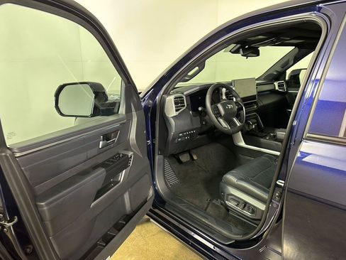 Used 2025 Toyota Sequoia Platinum AWD/4WD image 2
