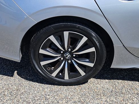 Certified 2024 Honda Civic EX-L image 9