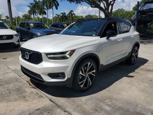 Used 2020 Volvo XC40 T5 R-Design AWD/4WD image 3