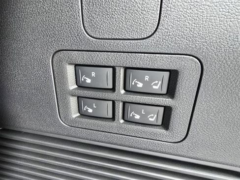 New 2026 Nissan Armada SL w/ Captain's Chari Seat Package image 17